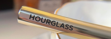 Новогодний образ с изящной помадой от Hourglass I’m Looking Confession Ultra Slim High Intensity Lipstick