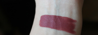 Ciaté London: Liquid Velvet. Матовая помада, которая увлажняет - правда или вымысел? (Оттенок Ciamll006, Pin Up — Berry)