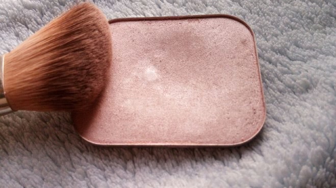 Компактный хайлайтер glowing skin от Promakeup laboratory