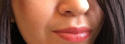 Питательный бальзам для губ с оттенком Yves Saint Laurent Volupté liquid color balm . Нежный нюдовый оттенок 12 chase me nude