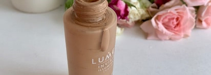 Естественный макияж с хайлайтером и ухаживающей сывороткой с тонирующим эффектом Lumene invisible illumination