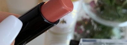 Нежнейший нюд Guerlain La petite robe noire в оттенке 071 Cashmere Hood