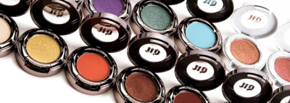 Макияж глаз с стойкими продуктами Urban Decay sharp liner & Urban Decay eyeshadow