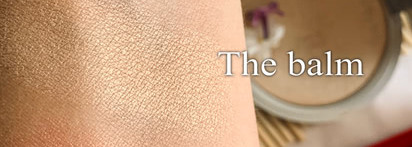 Скромная коллекция сверкающих средств для лица