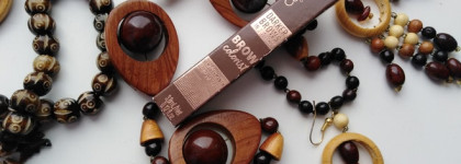 Catrice Brow Colorist в оттенке 020 Medium и ее сравнение с Essence Make Me Brow в оттенке 03 Soft Browny brows