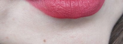 Помады из лимитки Essence Spice it up Matte lipstick оттенки 01 Sweet like berries и 02 Hot like chilli