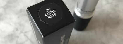 Сладко, но не гладко. Помада MAC Powder Kiss Lipstick в оттенке 301 A Little Tamed