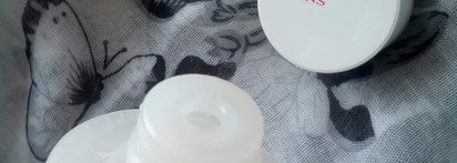 Букет ромашек в компактном флаконе: все плюсы и минусы тоника от Clarins