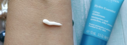 Увлажняющий крем для лица Hydra-Essentiel Moisturizes And Quenches Silky Cream и крем для рук Hand and Nail Treatment Cream Jeunesse des Mains в мини наборе от Clarins