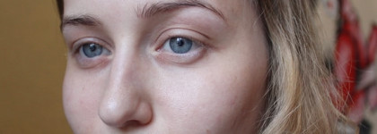 Макияж и образ Эмили Блант на Critics Choice Awards 2013