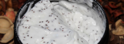 Новинка от бренда Floristica: очень необычный скраб-мусс для тела Detox с угольной пудрой и маслом чайного дерева