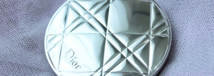 Голографический хайлайтер Dior Diorskin Mineral Nude Luminizer в оттенке 006