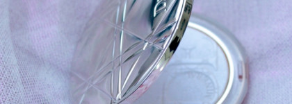 Голографический хайлайтер Dior Diorskin Mineral Nude Luminizer в оттенке 006