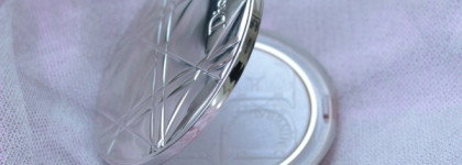 Голографический хайлайтер Dior Diorskin Mineral Nude Luminizer в оттенке 006