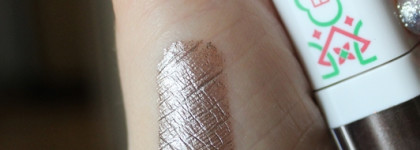 Скромная коллекция жидких теней. Блестки, жидкий металл и даже матовые