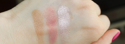 У нас было две палетки, румяна, фломастер для бровей... Или макияж для настоящих блондинок