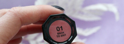 Beauty Bomb Gloss Monster в оттенке "Верни мне мой 2007-й"