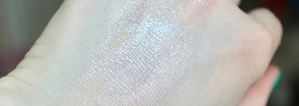 Волшебные сияющие тени Vivienne Sabo Liquid Eyeshadow Artiste 24/7 в оттенке 01 Argent Brillant