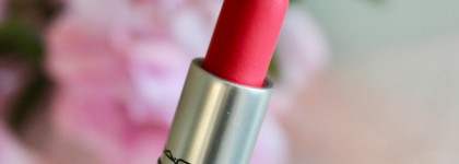 Яркие летние помады MAC Retro Matte Lipstick в оттенках All Fired Up и Relentlessly Red