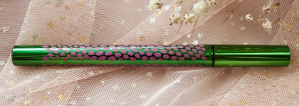 Новинка из лимитированной коллекции Beauty Bomb UFO Conspiracy: подводка-фломастер с кистью 25 Frame Eyeliner в оттенке 01