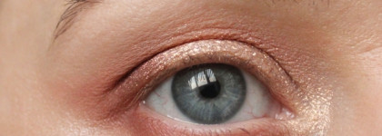 Новинки от Divage: объемная тушь Karenina Modelling Mascara и жидкая подводка Shimmer & Shine Liquid Eyeliner в оттенке 05 Голубой