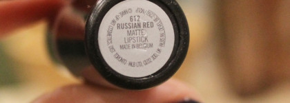 Лучший красный: MAC Matte Lipstick в знаменитом оттенке 612 Russian Red