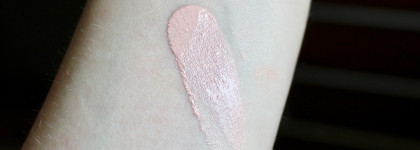 Подсвечивающий корректор для кожи вокруг глаз Catrice Under Eye Brightener в оттенке 010 Light Rose