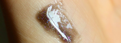 Чёрный блеск для губ со спецэффектами. Catrice Max it Up Lip Booster Extreme в оттенке 060 Good Girl Gone Bad