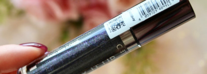 Чёрный блеск для губ со спецэффектами. Catrice Max it Up Lip Booster Extreme в оттенке 060 Good Girl Gone Bad