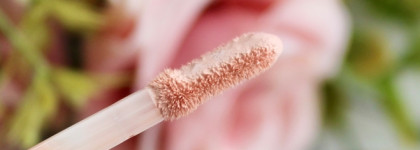 Бюджетная находка для свежего взгляда без тёмных кругов: Essence Correct & Conceal Under Eye Brightening Concealer в оттенке 10 Light