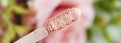 Бюджетная находка для свежего взгляда без тёмных кругов: Essence Correct & Conceal Under Eye Brightening Concealer в оттенке 10 Light