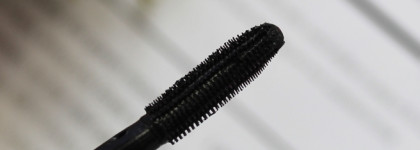 Тушь-фейерверк с ароматом какао: Maybelline Lash Sensational Firework Mascara в оттенке Very Black