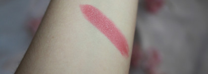 Любимица от MAC Love Me Lipstick в оттенке 405 Under The Covers