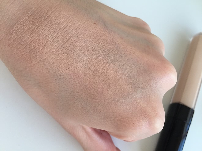 Круг для спасения утопающих в синеве под глазами Chanel Correcteur Perfection,  в оттенке 10-Вeige clair
