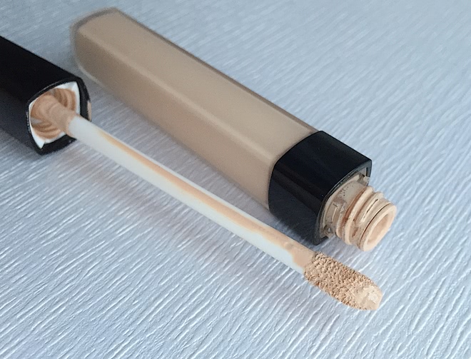 Круг для спасения утопающих в синеве под глазами Chanel Correcteur Perfection,  в оттенке 10-Вeige clair