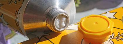 Воздушный крем для рук Жимолость-Карите L'Occitane х Catelbajac