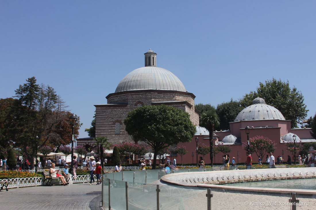 Не Топкапы, а неподалеку – площадь Султанахмет (лето 2019)