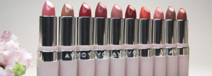 10 оттенков помады Avon "СуперУвлажнение" с гиалуроновой кислотой