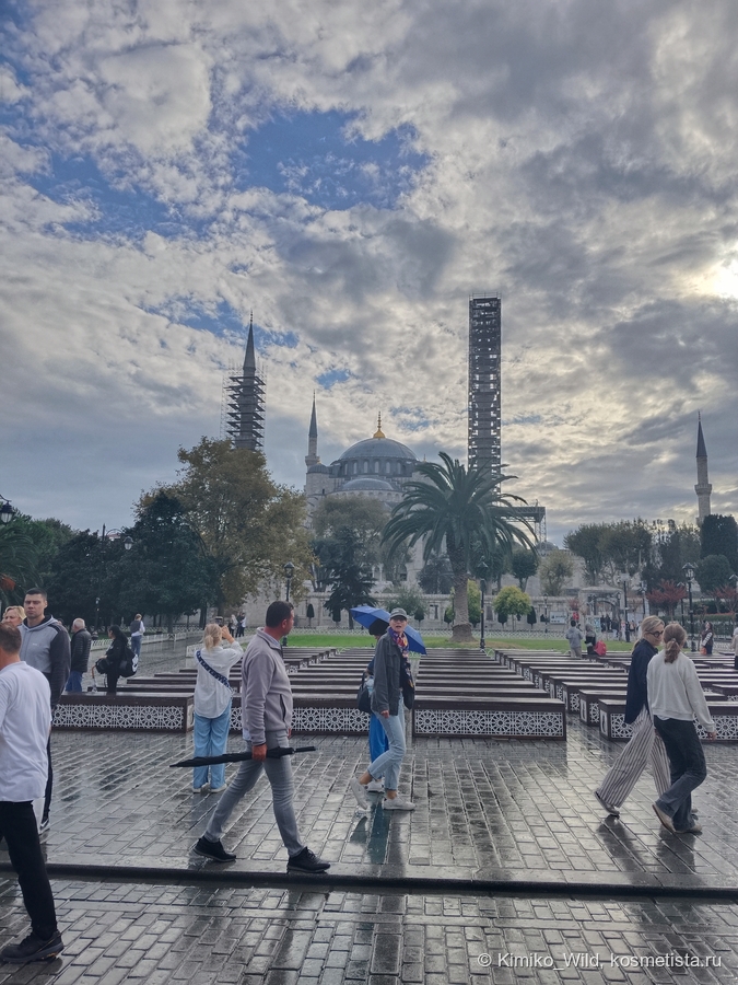 Вид на мечеть Султана Ахмета, самое начало октября, сыро, но не холодно