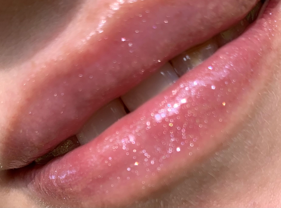 Divage, Diamond Lip Oil Масло для губ сияющее, оттенок 04, в расфокусе, блестки очень приятные