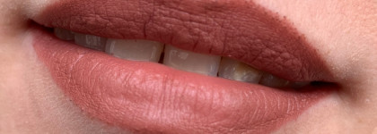 Любимые нюдово-коричневые помады - Charlotte Tilbury Very Victoria, L'Oreal Color Riche, оттенок 550, Mac Creme in your cofee и сравнительные свотчи