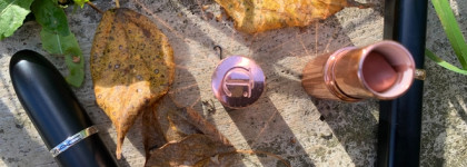 Любимые нюдово-коричневые помады - Charlotte Tilbury Very Victoria, L'Oreal Color Riche, оттенок 550, Mac Creme in your cofee и сравнительные свотчи