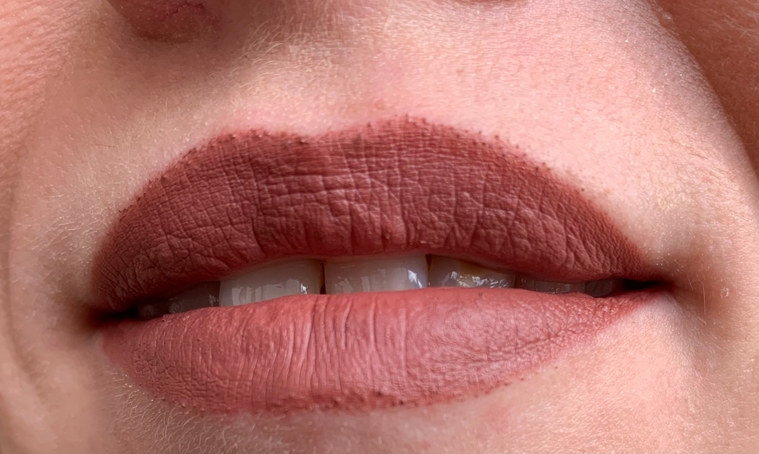 L'Oreal Color Riche Intense Volume Matte, оттенок 550 Немного в глубине комнаты