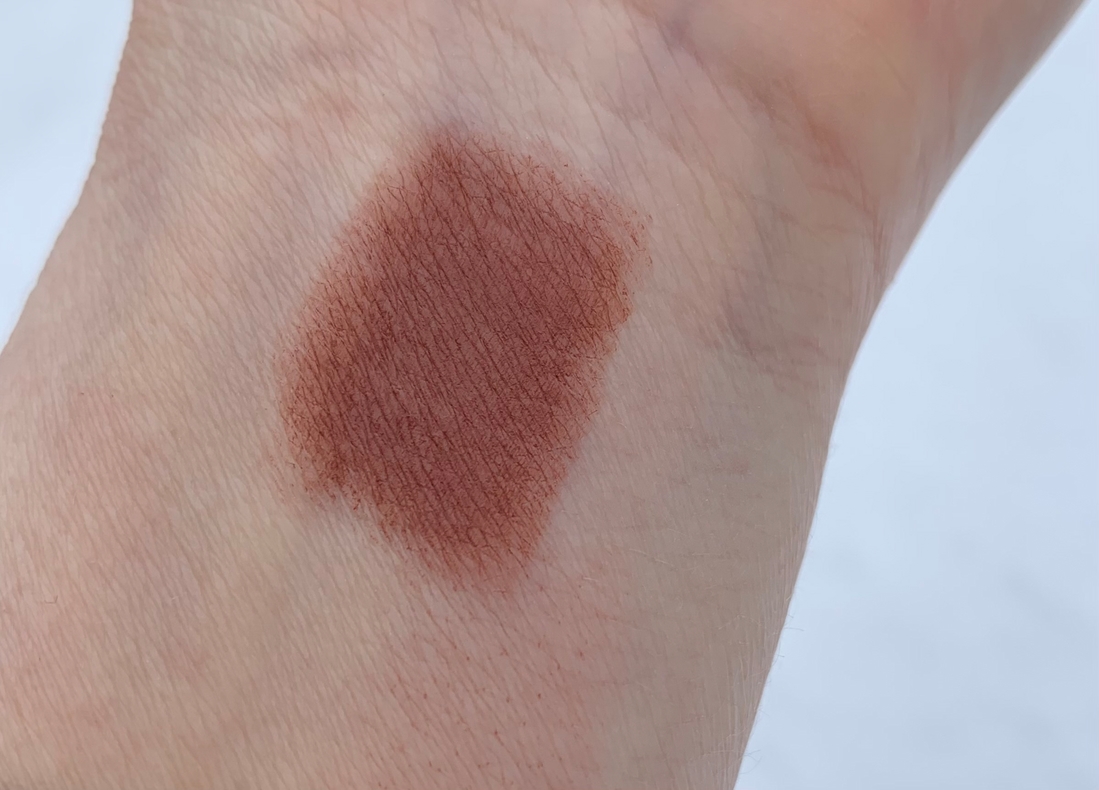 Фото сделано днём, на улице