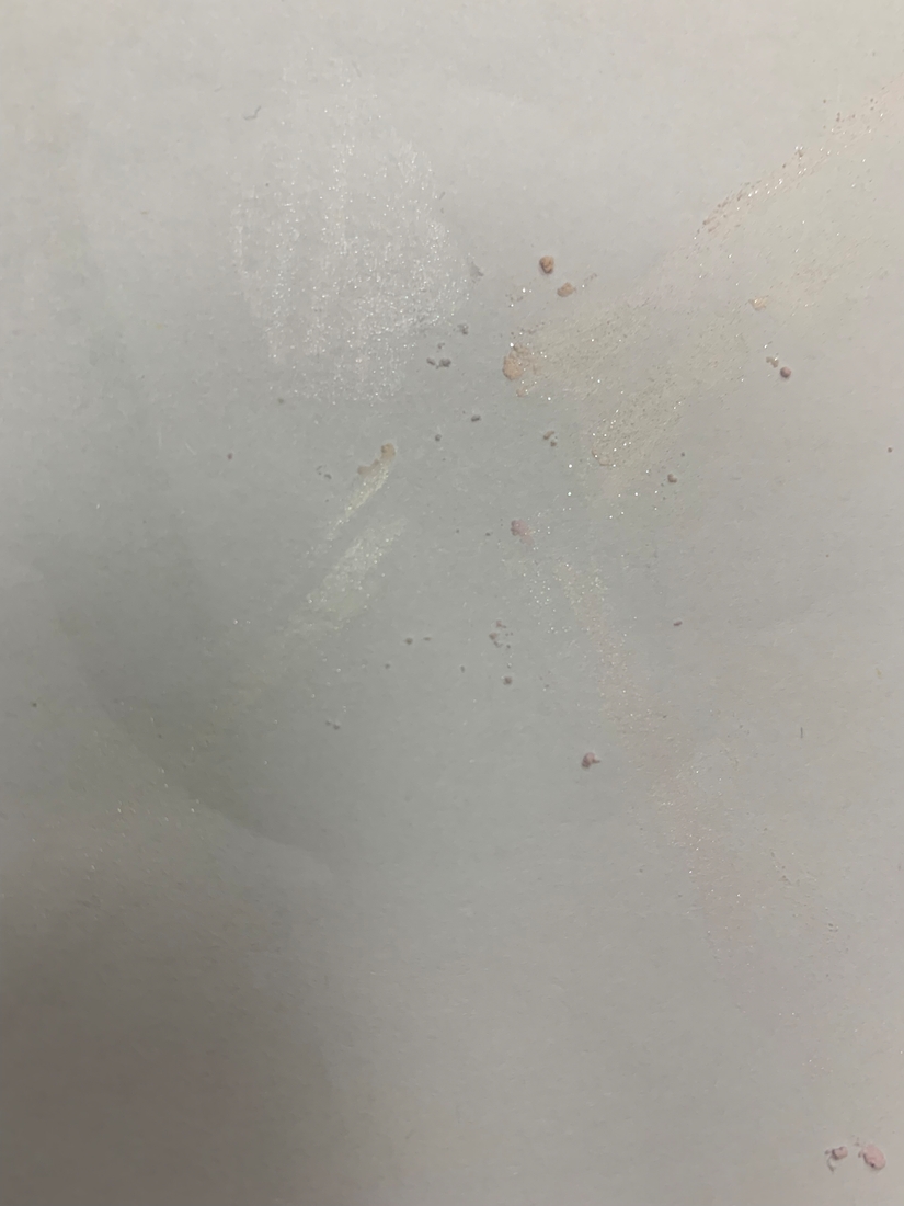 Здесь можно заметить, что сиреневый и бежевый оттенок имеют сияние, но более спокойное, чем розовый и персиковый оттенки