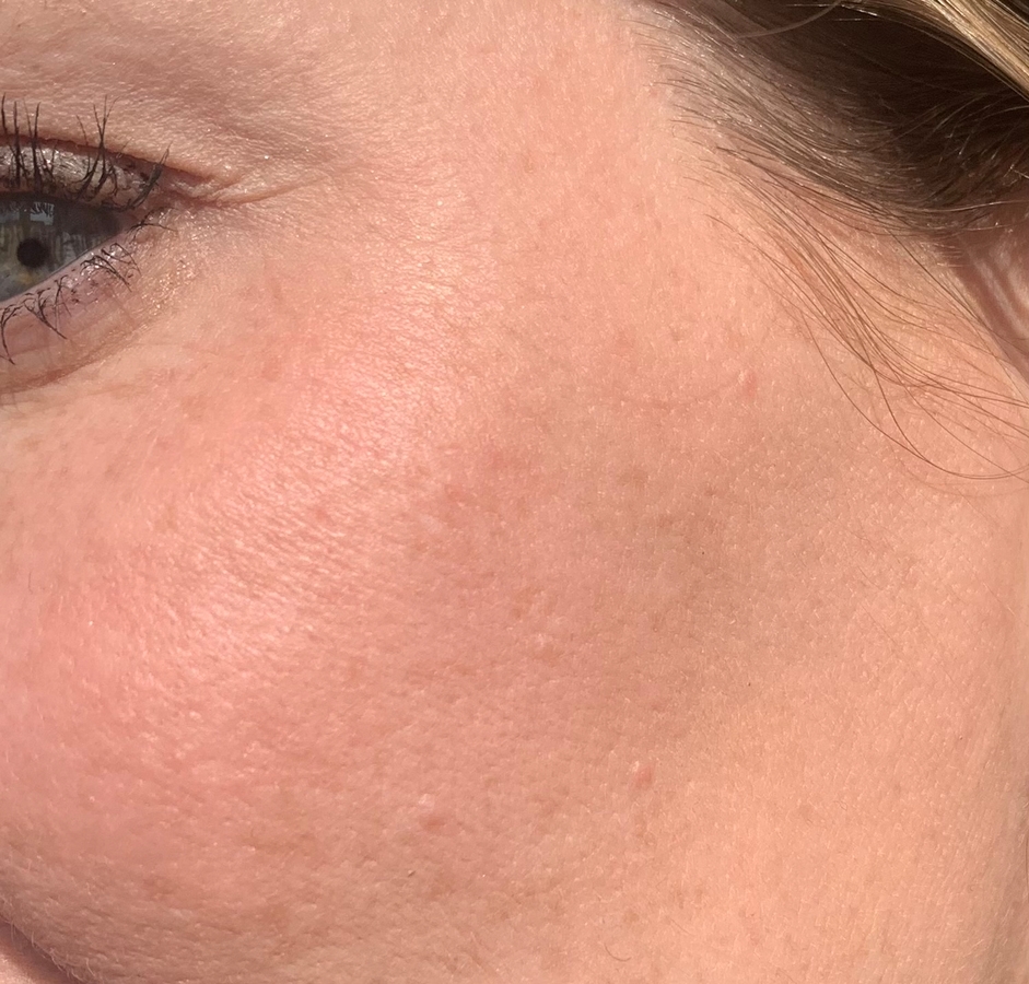 Сияние дает блик, финиш явно не матовый