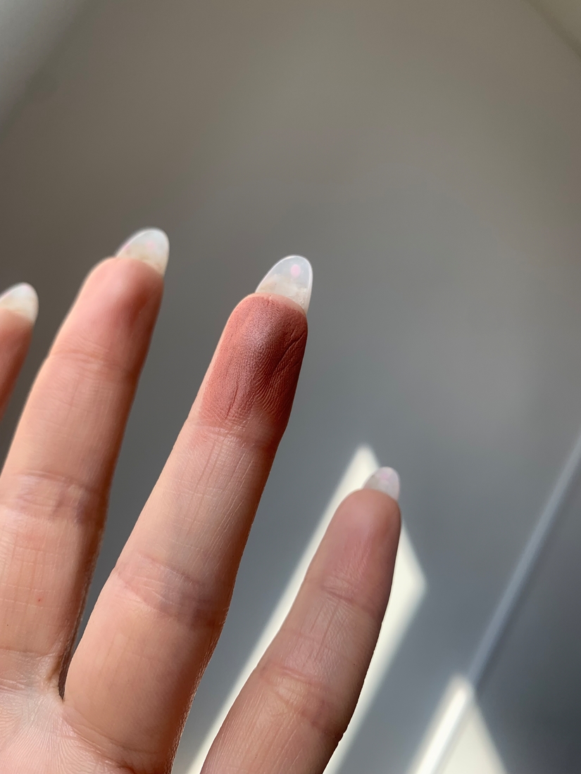 В глубине комнаты