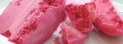 Баловство для себя любимой - пенорони для ванны "Розовый Джем" от Lush Rose Jam Bubble Bar