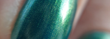 Лак от TopFace Lasting Color Nail Enamel в оттенке 053, изумруд и золото в одном флаконе