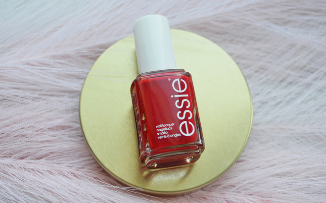 Лак для ногтей от Essie Nail Lacquer в оттенке Russian Roulette